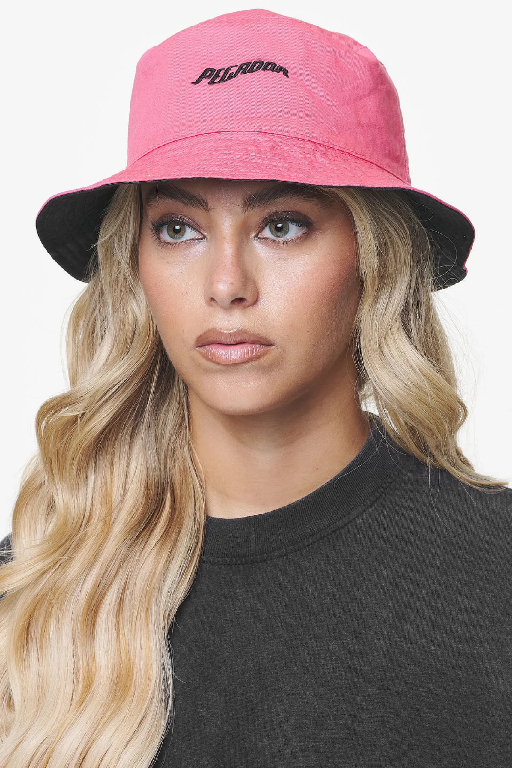 Pegador Juan Reversible Bucket Hat Black Strawberry
