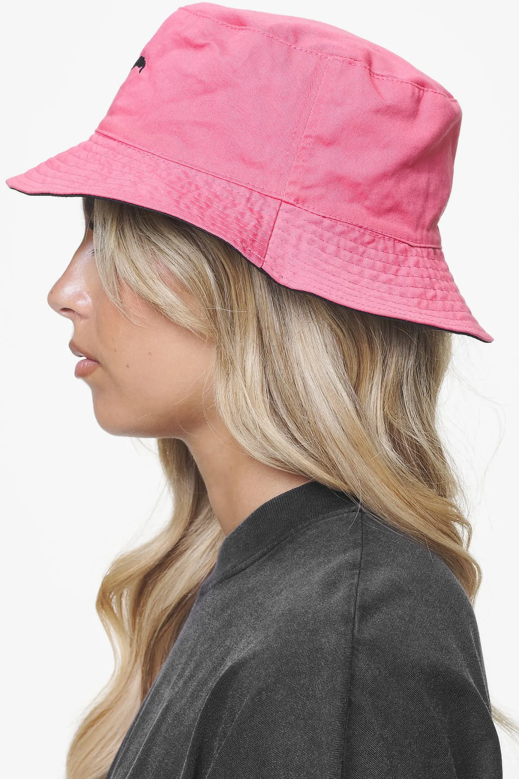 Pegador Juan Reversible Bucket Hat Black Strawberry