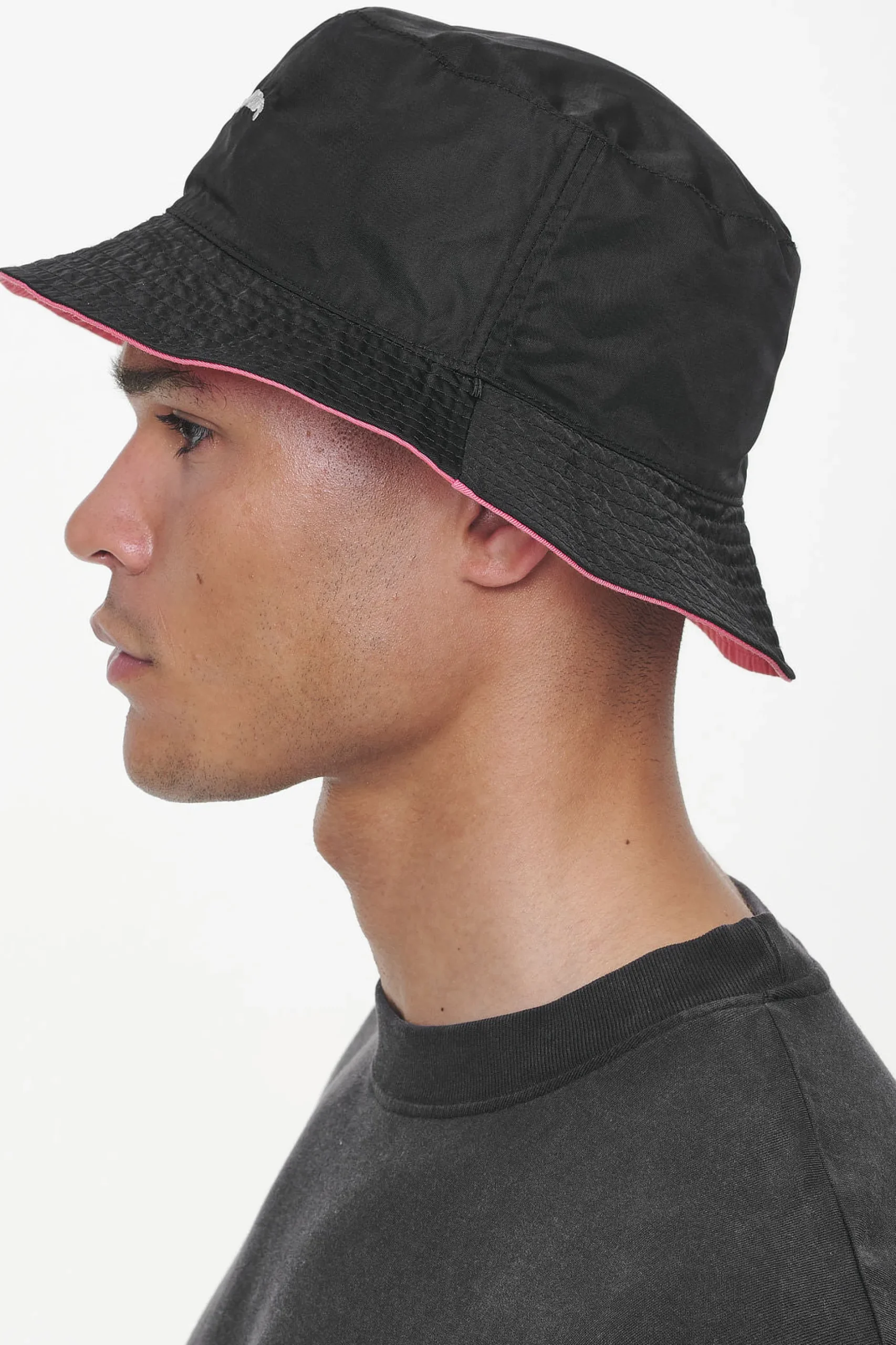 Pegador Juan Reversible Bucket Hat Black Strawberry
