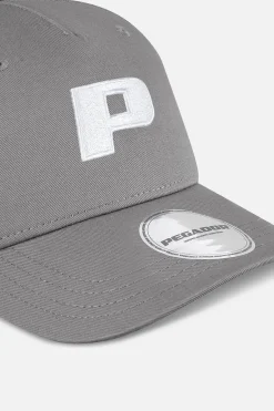 Pegador P Logo Cap